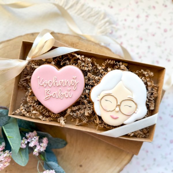 Babcia z sercem - siwe włosy