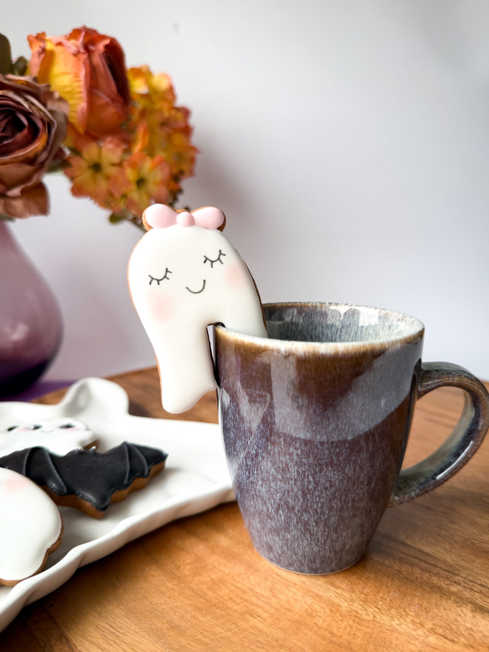 Duszek z kokardką na kubek