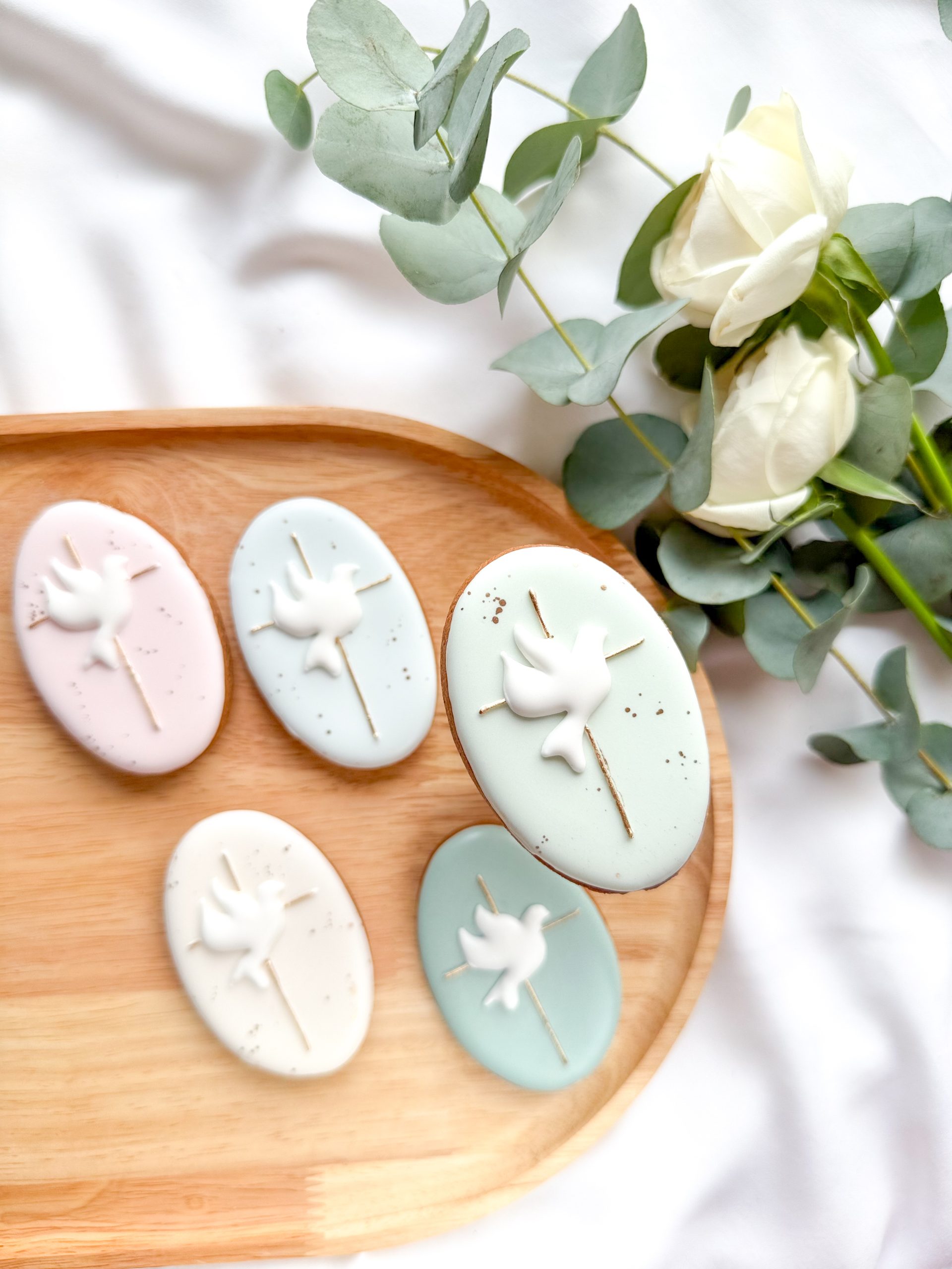 Plakietka z gołąbkiem (wybór koloru)